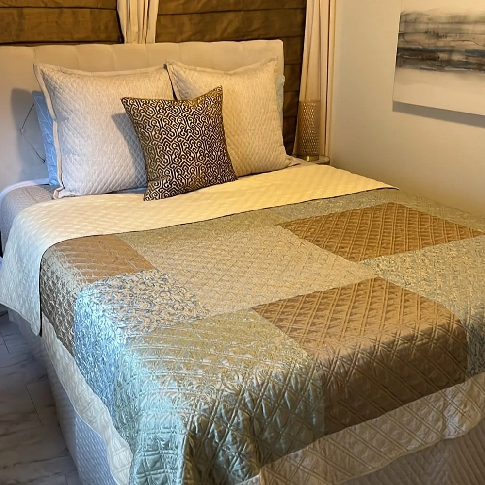 Coverlet: Vintage High-end Queen Bed Cover—Double Diamond Quilting!